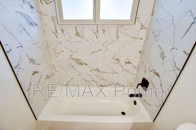 Building Photo - 1923 Bancroft Dr