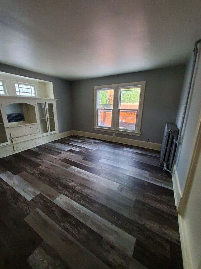 Interior Photo - 316 - 320 Maple Ave 6 Unit