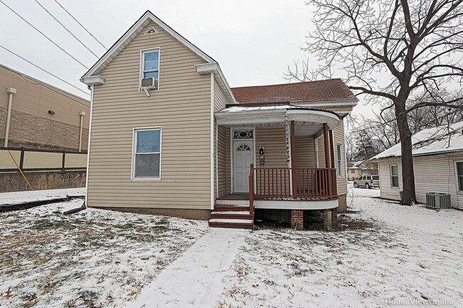 Primary Photo - House Close to Campus