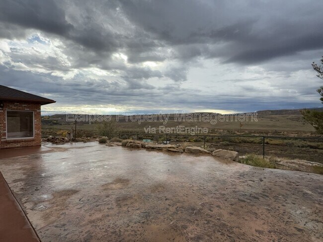 Building Photo - 2737 Sierra Vista Dr