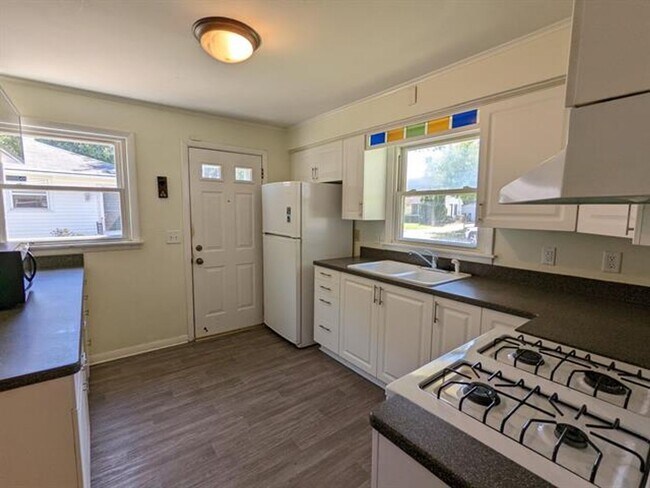 Building Photo - 4322 Doncaster Dr