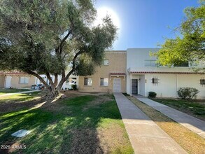 Building Photo - 613 N Pioneer Cir