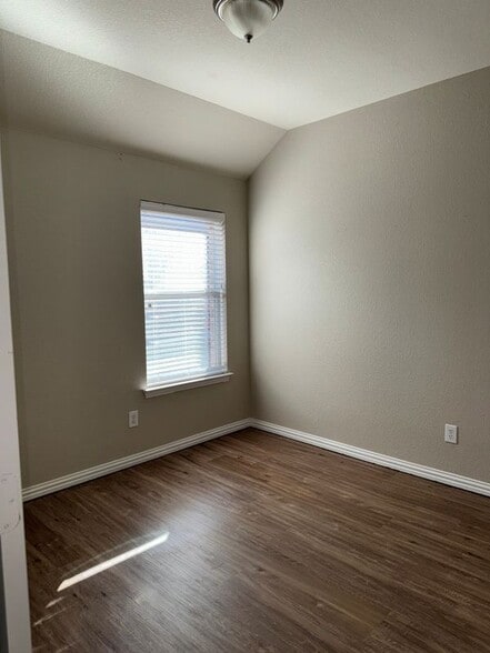 Building Photo - 2309 Castle Creek Dr