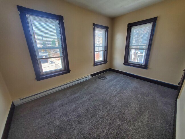 Building Photo - 638 2nd1