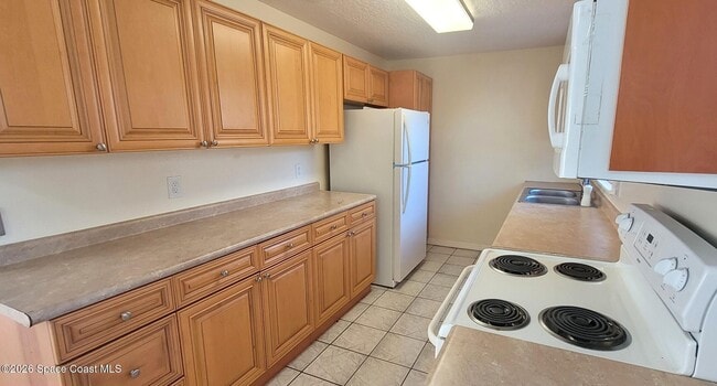 Building Photo - 1048 Hazelwood Dr