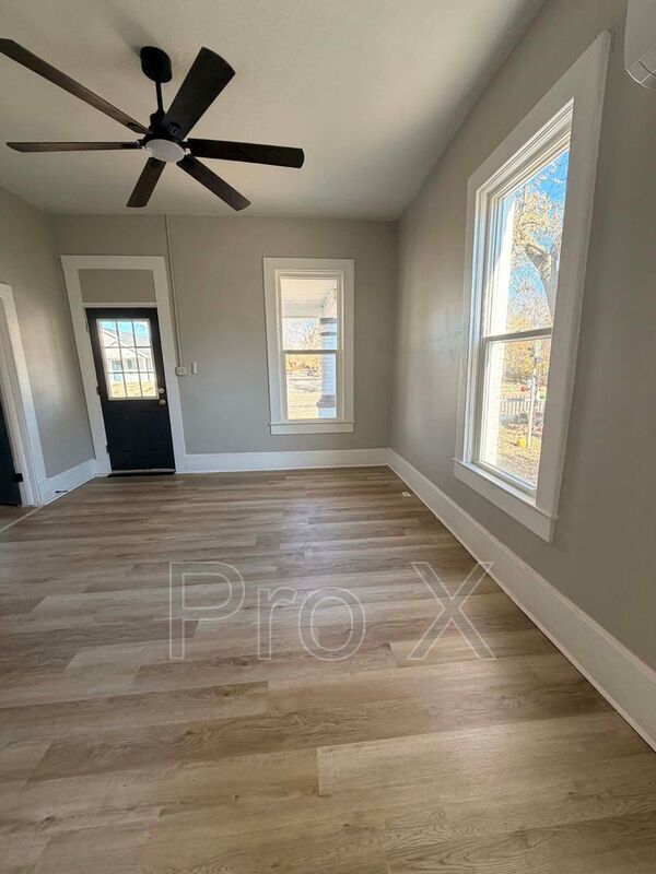 Building Photo - 1230 W 9th St