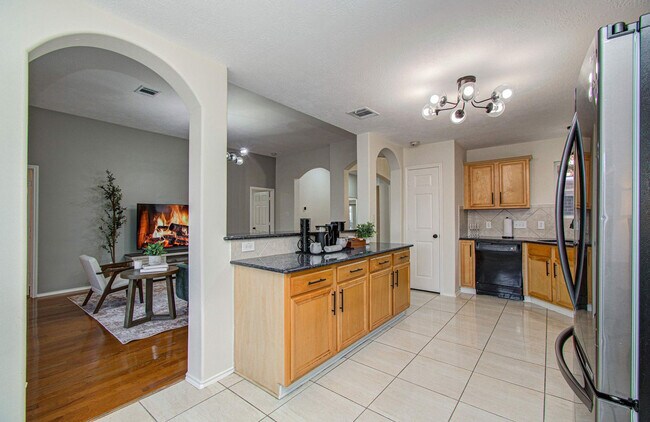 Building Photo - 7211 Crescent Mills Dr