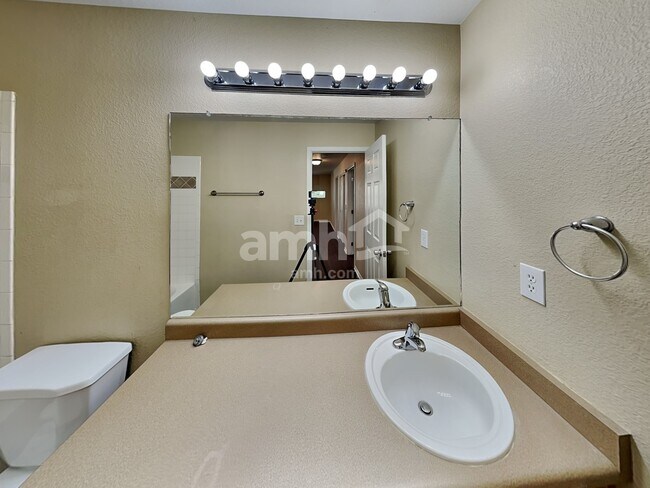 Building Photo - 10175 Fraser St