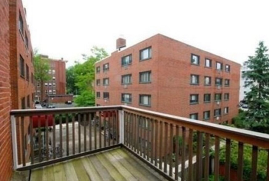 Building Photo - 371 Harvard St