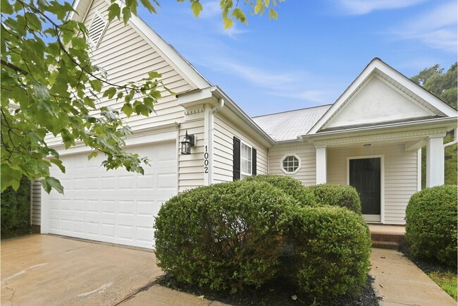 Building Photo - 1002 Great Falls Dr