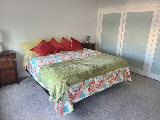 Building Photo - 180 Isle of Venice Dr