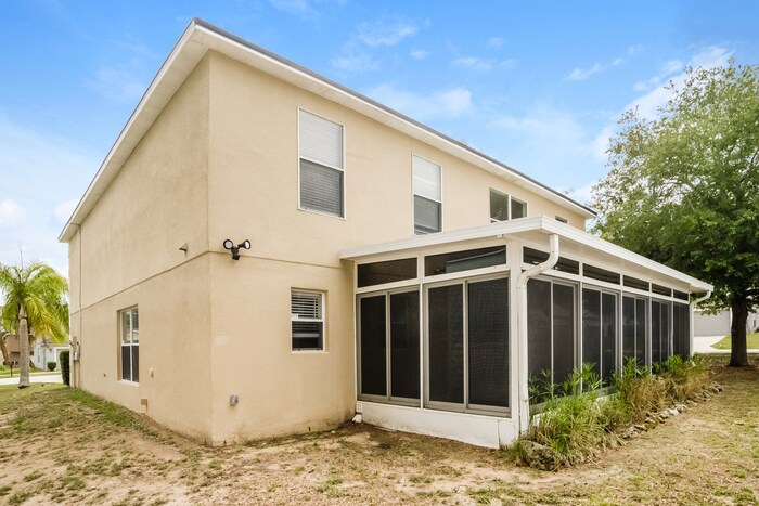 Building Photo - 2401 Foxhollow Rd