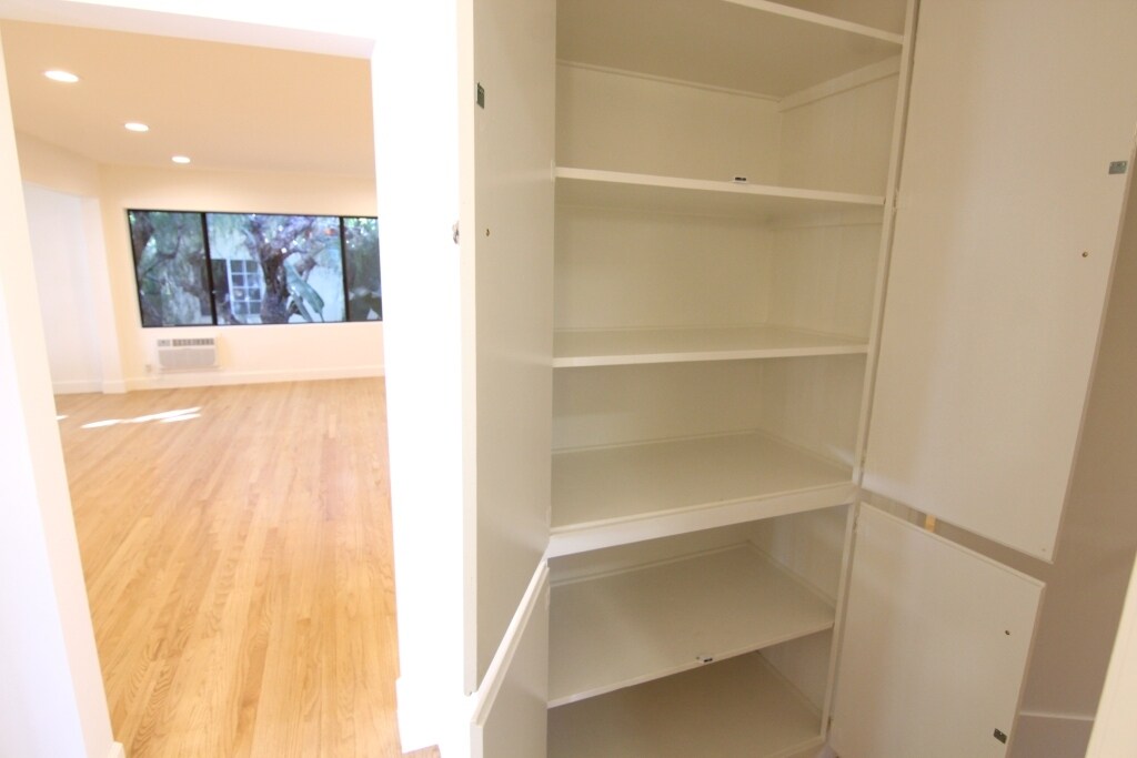 Building Photo - 1523 S Wooster St