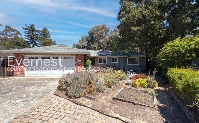 Building Photo - 4-Bed/2-Bath/Available Now!