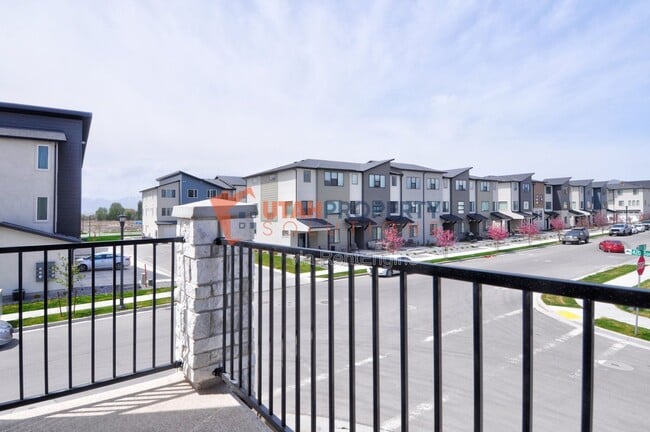 Building Photo - 1058 W 360 S