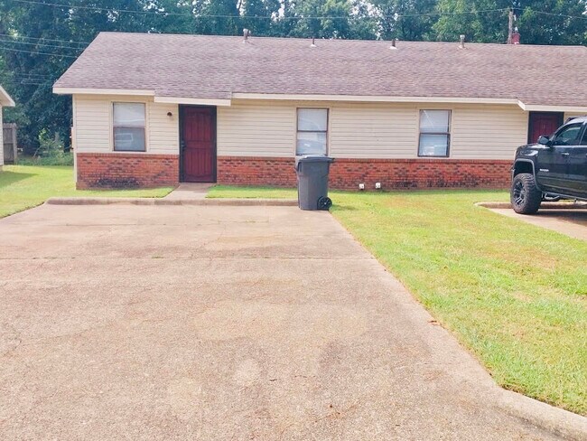 Building Photo - 3309 Barrett Cir
