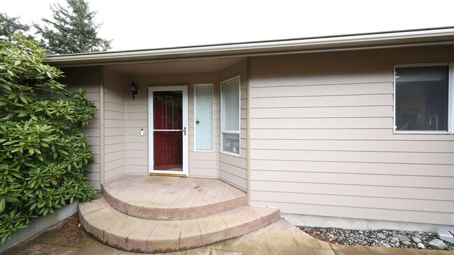 Building Photo - 3 Bed 2.5 Bath - View Home - Private Large Lot - Pet Friendly - NAS Whidbey