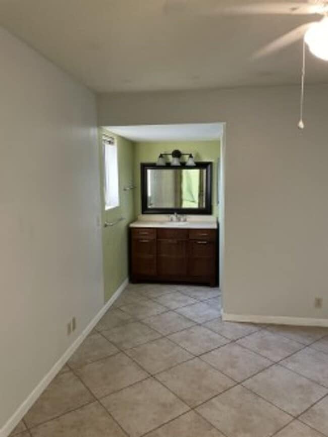 Building Photo - Spacious 3 bedroom, 3 bath, condo with a l...