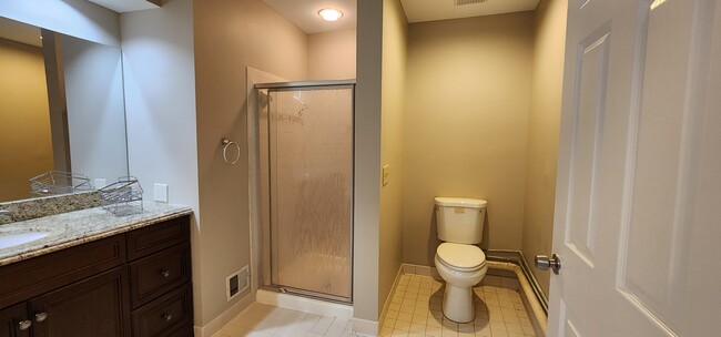 Master bathroom with jetted tub - 13 Steeple Ct