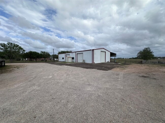 Building Photo - 1204 Co Rd 408