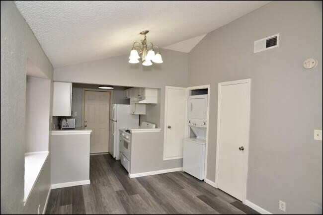 Building Photo - 2 bedroom in El Paso TX 79907