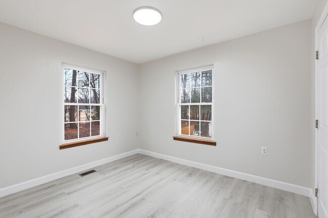 Building Photo - Welcome to this stunning end residence perfectly positioned in a highly desirable setting.