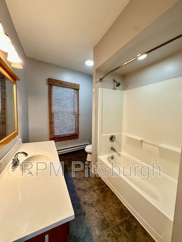 Building Photo - 2709 Josephine St