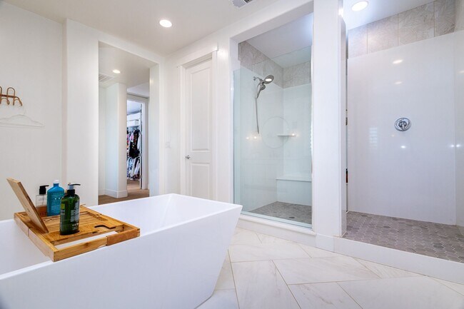Building Photo - Gorgeous Custom Upgraded Serrano Home!
