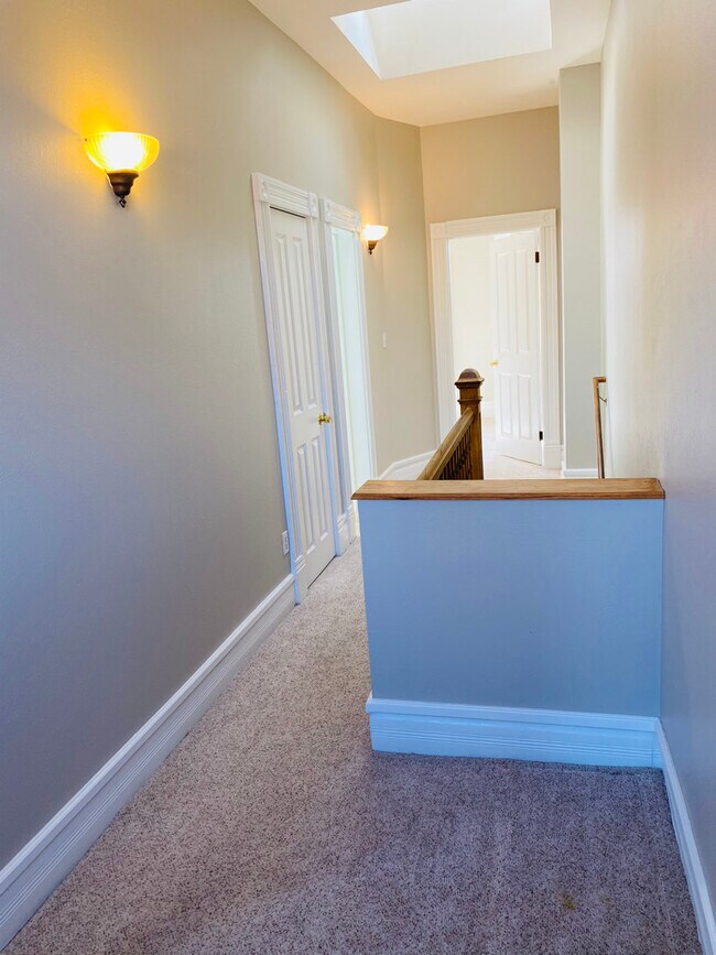 Building Photo - 910 E 20th Ave