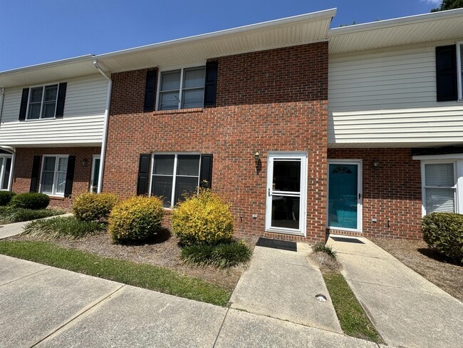 Primary Photo - 2700 Thackery Rd