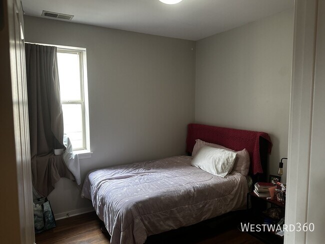 Building Photo - 1121 W Washburne Ave