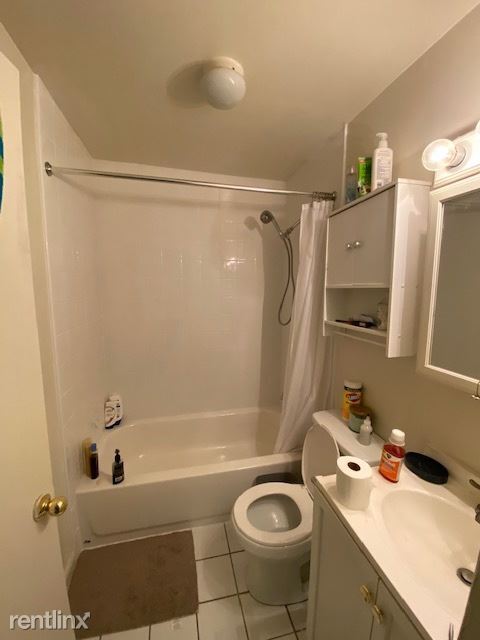 Building Photo - 330 Bainbridge St