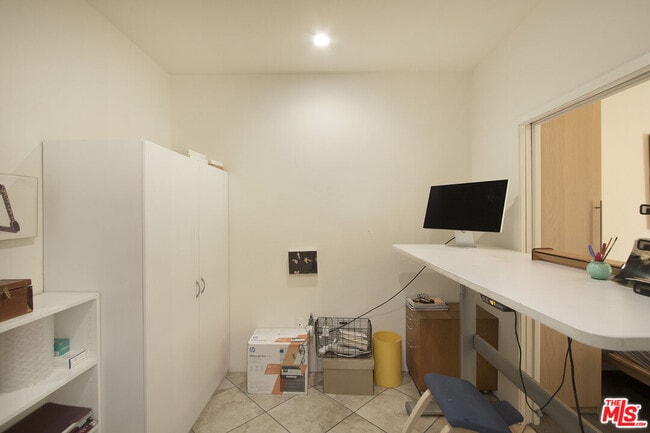 Building Photo - 501 Desert Lakes Cir