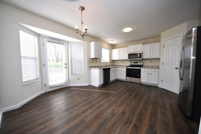 Building Photo - 667 Lakewood Dr