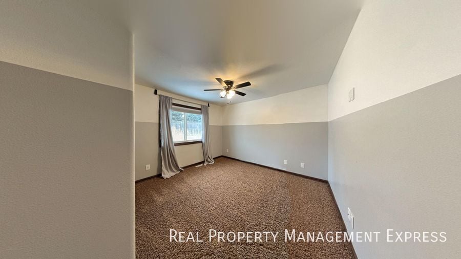 Building Photo - Spacious 4BR, 2BA Gem with Fireplace and Open Basement