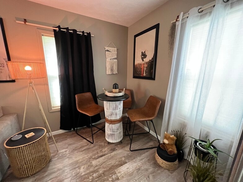 Building Photo - 1205 N Main Ave