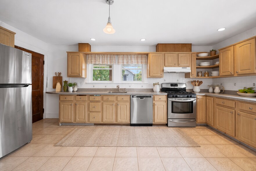 Building Photo - 180 Faneuil St