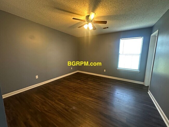Building Photo - 3 BD, 2 BA, Home in Cabot