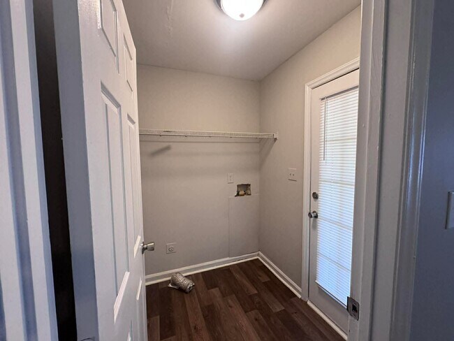 Building Photo - 224 Pond Ave