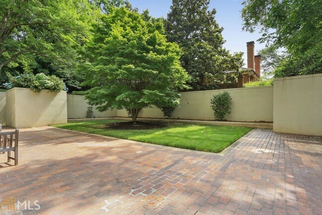 Building Photo - 2575 Peachtree Rd