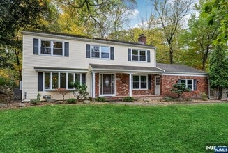 Building Photo - 20 Dogwood Dr