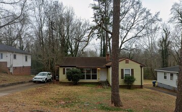 Building Photo - 3 Bedroom, 1 Bath House for Rent!