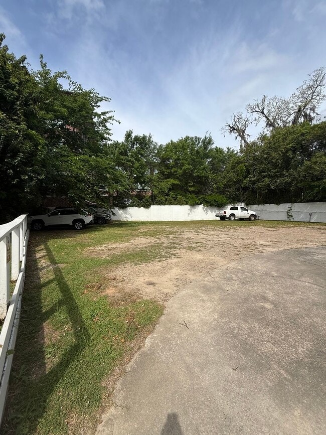Building Photo - Midtown Apartment- in Historic House