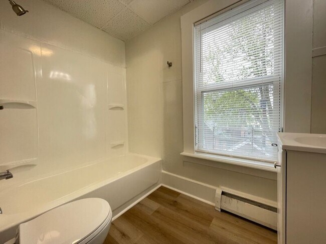 Building Photo - 53 Pennacook St