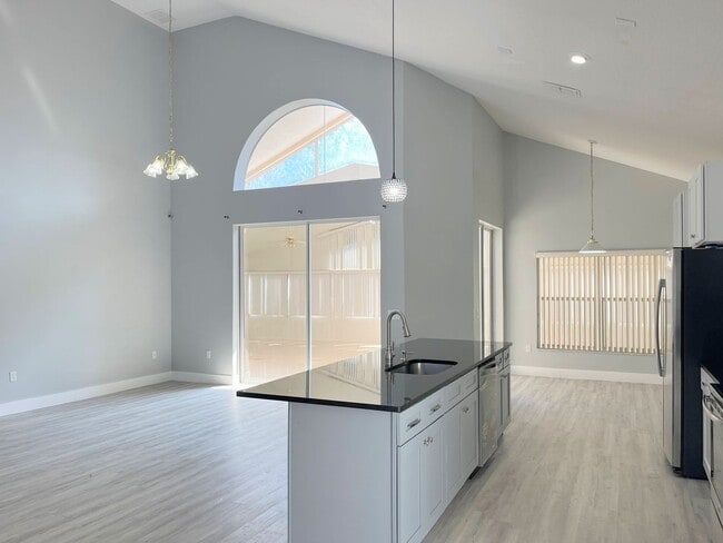 Building Photo - 212 Purslane Pass