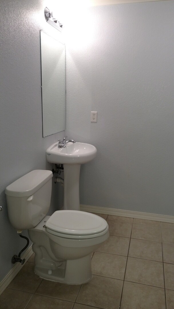 Building Photo - Beautiful and Spacious 3 Bed Condo in SE Fort Collins