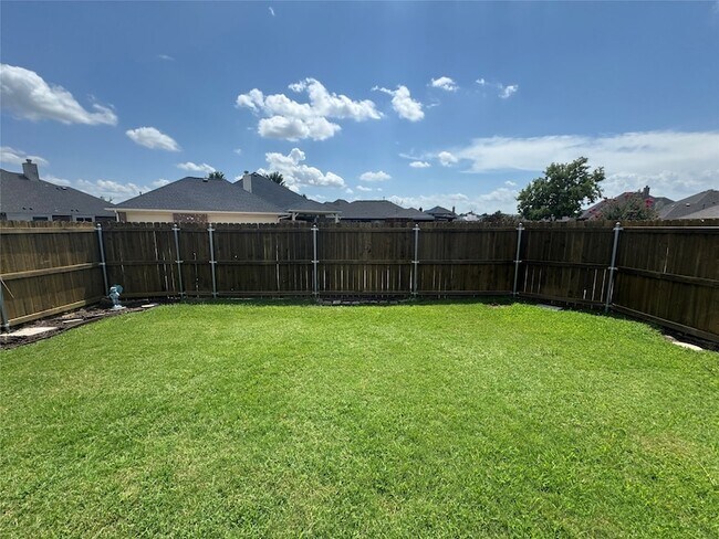 Building Photo - 1713 Fair Oaks Ln