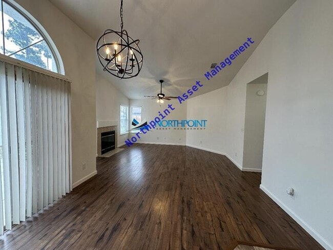 Building Photo - Remodeled 3BD/2BA Gem in Vintage Park