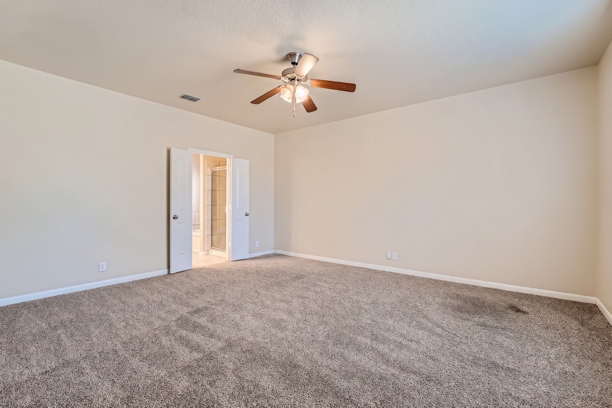 Building Photo - 806 Cielo Way