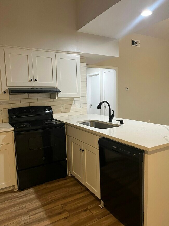 Building Photo - 1904 Hearthstone Dr